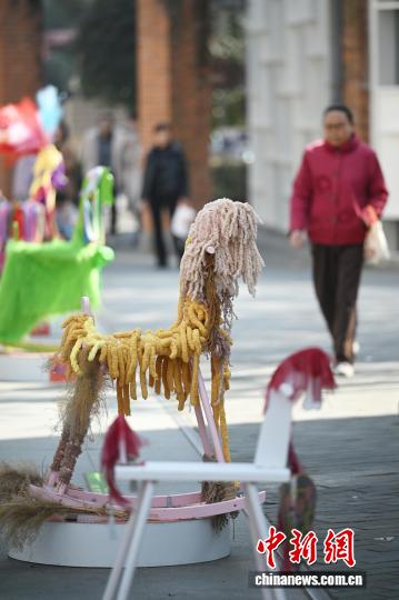 В Нанкине открылась необычная уличная выставка в честь года Лошади