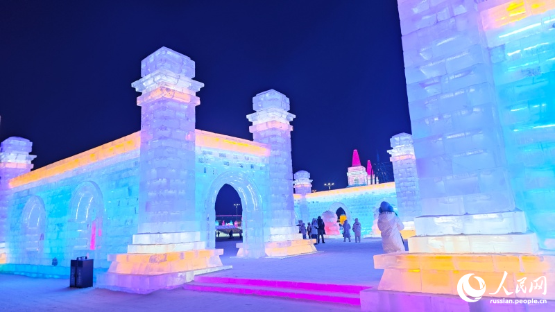 Большой мир льда и снега в Харбине приглашает всех желающих в сказочное путешествие