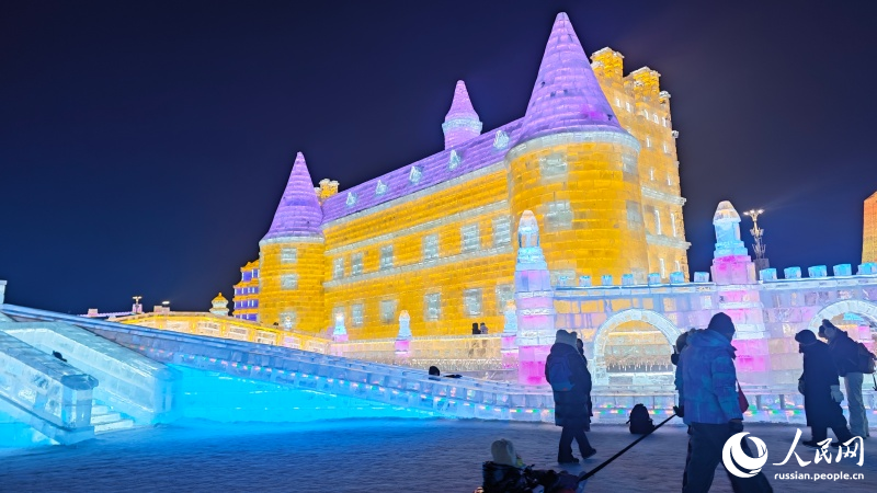 Большой мир льда и снега в Харбине приглашает всех желающих в сказочное путешествие