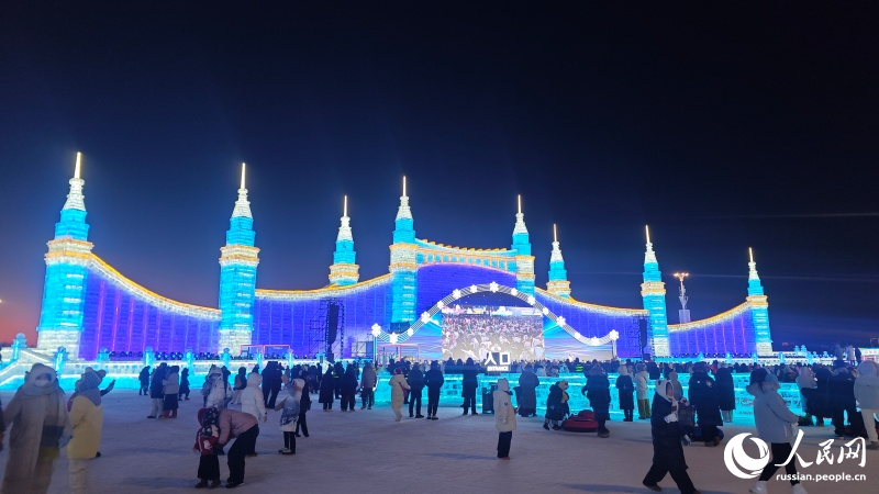 Большой мир льда и снега в Харбине приглашает всех желающих в сказочное путешествие