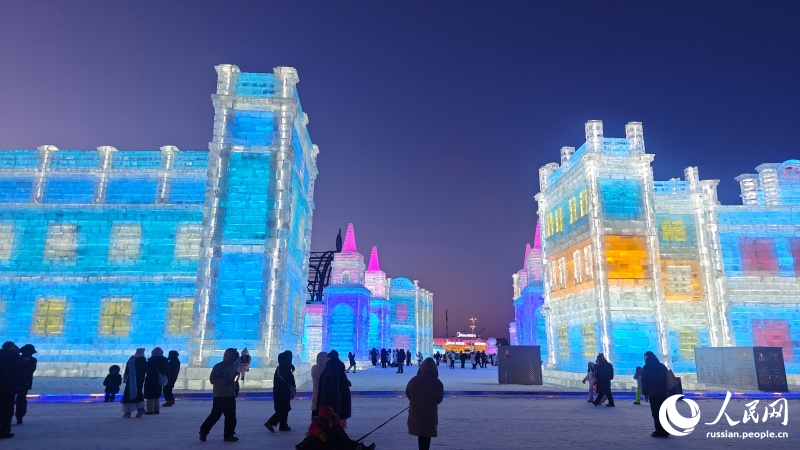 Большой мир льда и снега в Харбине приглашает всех желающих в сказочное путешествие