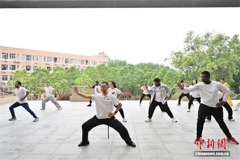 Иностранные студенты в Китае отметили первый Международный день тайцзицюань