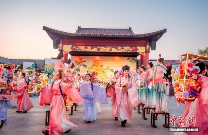 В Кайфэне проходит яркий Фестиваль цветов