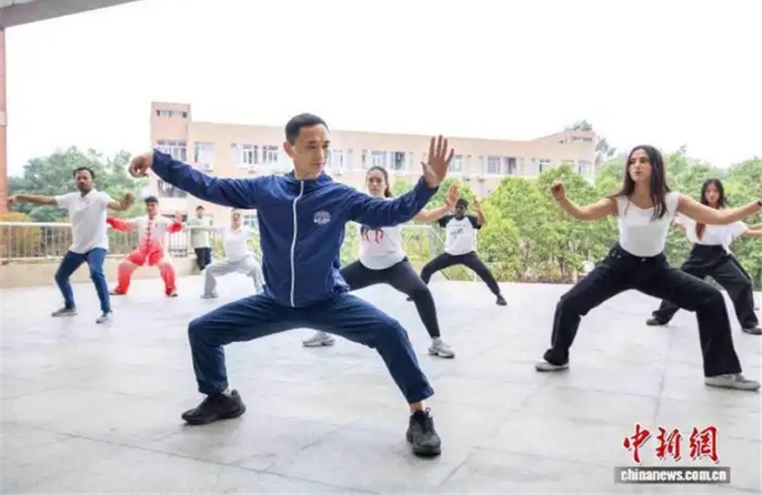 Иностранные студенты в Китае отметили первый Международный день тайцзицюань