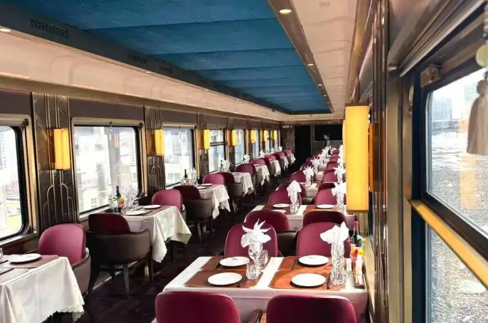 Синьцзян запускает новые туристические поезда в формате «отелей на колесах»