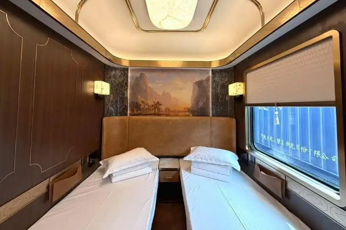 Синьцзян запускает новые туристические поезда в формате «отелей на колесах»