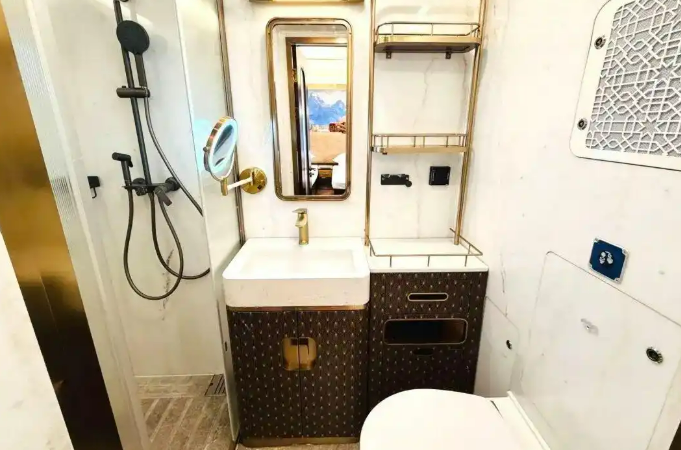 Синьцзян запускает новые туристические поезда в формате «отелей на колесах»