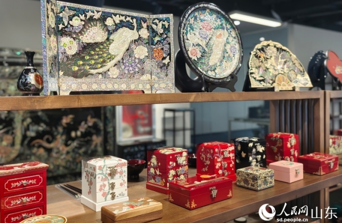 В Циндао возрождают древнее искусство перламутровой инкрустации