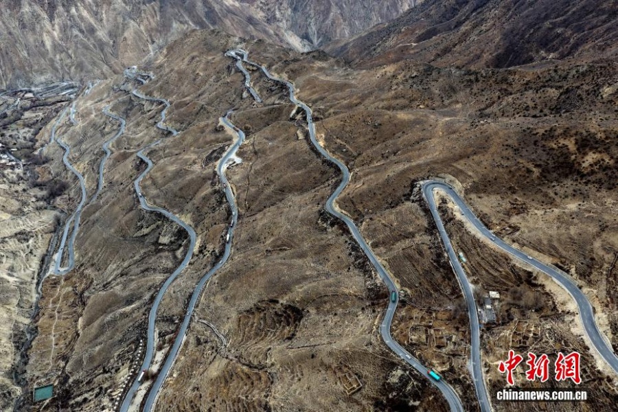 Как выглядят знаменитые «72 поворота» на Национальном шоссе 318