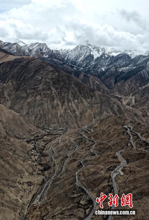 Как выглядят знаменитые «72 поворота» на Национальном шоссе 318