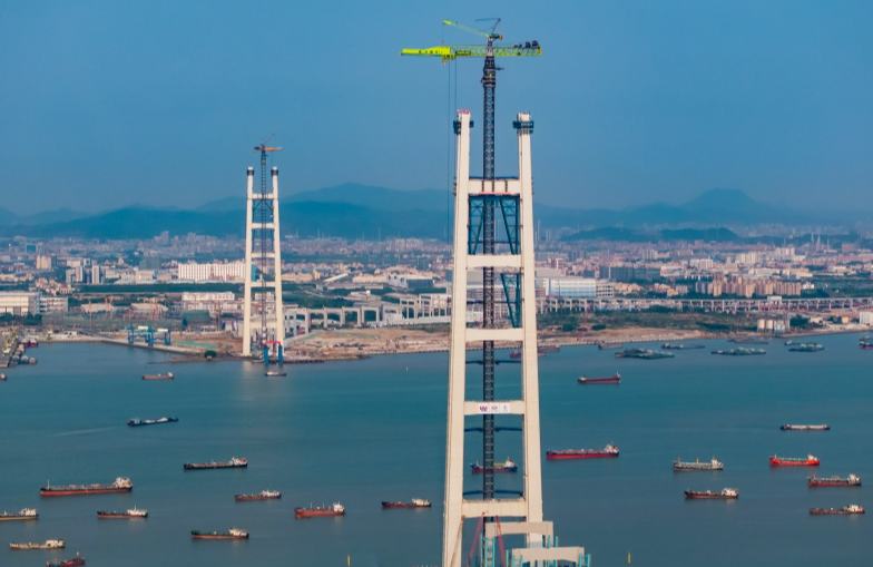 В Гуандуне установили пилоны самого высокого двухъярусного подвесного моста в мире