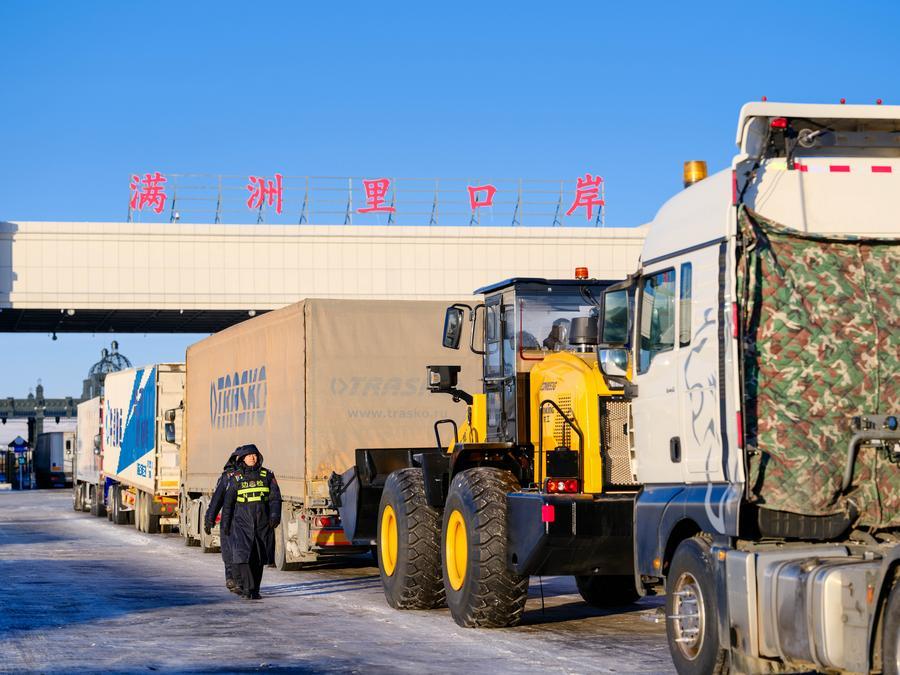 В первом квартале 2026 года объем взаимной торговли между жителями приграничных районов Китая и России в городе Маньчжоули вырос на более чем 130 проц.