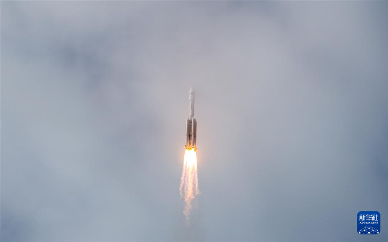 Китай запустил грузовой космический корабль "Тяньчжоу-10" для доставки припасов на космическую станцию
