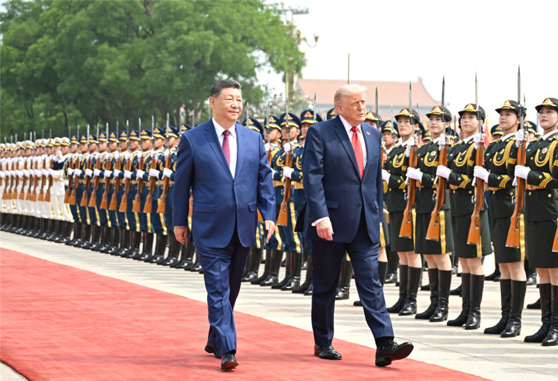 Си Цзиньпин проводит церемонию приветствия Д. Трампа