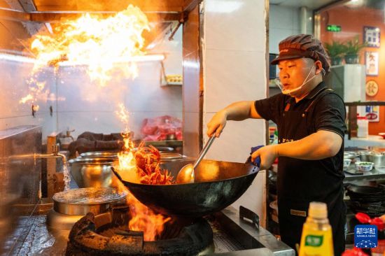 В Хунани устроили масштабное застолье с речными раками