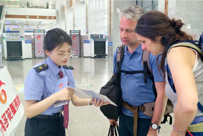 Медленно, но красиво: почему иностранные туристы предпочитают спальные поезда в Китае