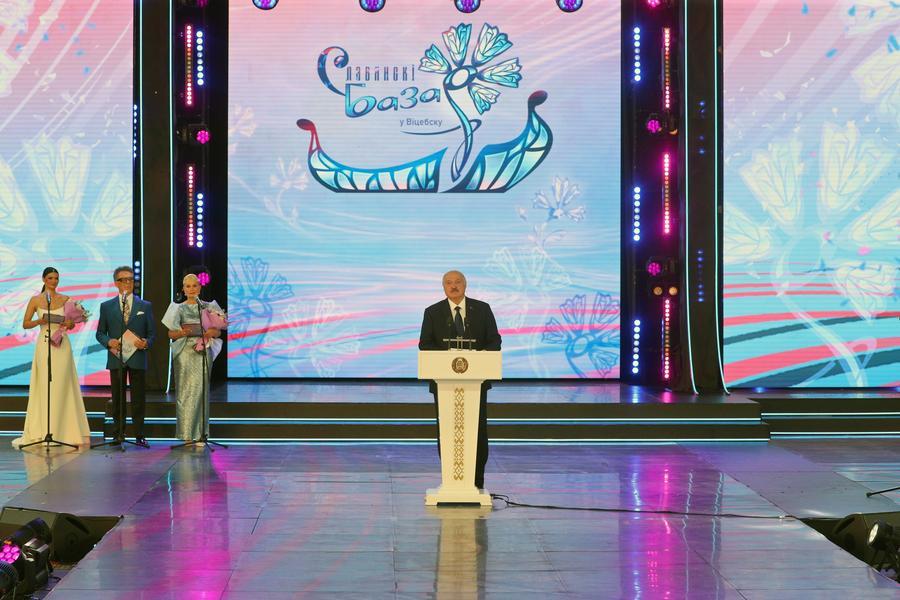 В Беларуси открылся юбилейный 35-й Международный фестиваль искусств "Славянский базар в Витебске"
