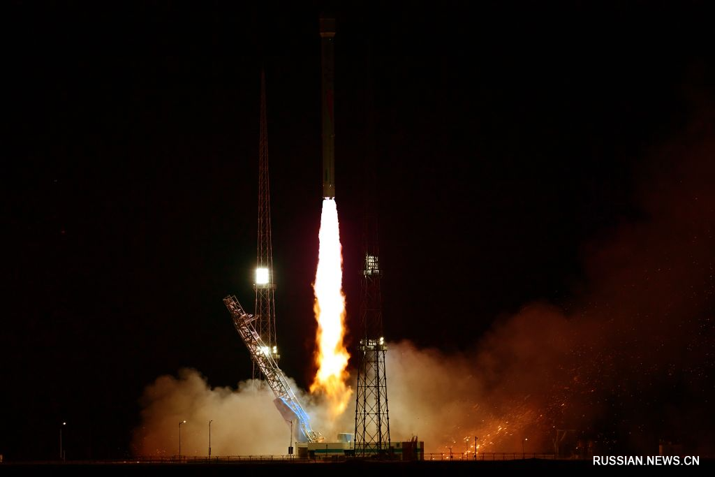 Китайская ракета-носитель "Чжуцюэ-2E" успешно вывела в космос 10 спутников