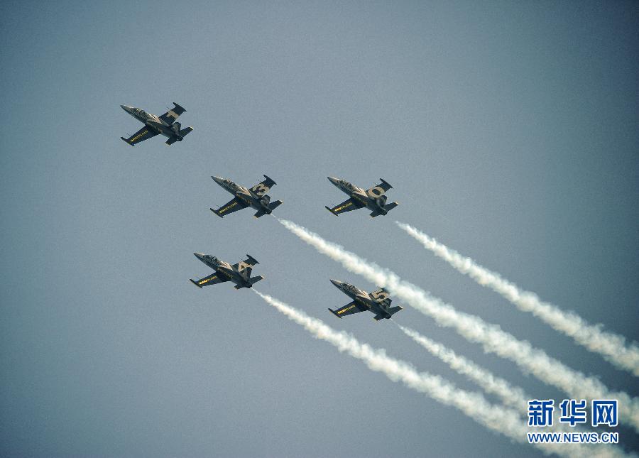 20 самолетов ВВС НОАК представлены на авиасалоне в г. Чжухай