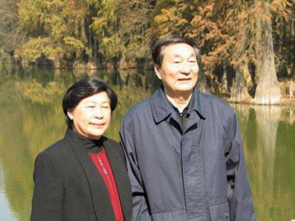 Чжу Жунцзи с женой Лао Ань