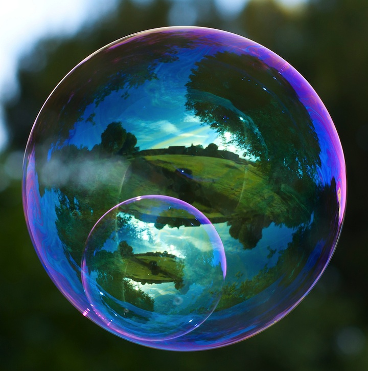 Мир в отражении мыльных пузырей (6)