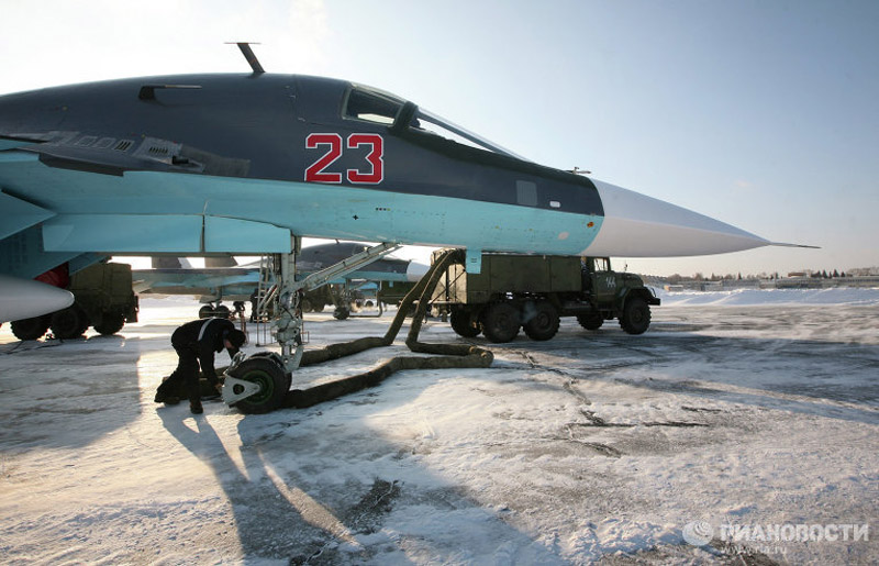 Бомбардировщики Су-34 перед отправкой Министерству обороны РФ