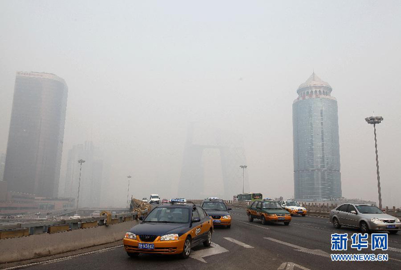 Пекин в четвертый раз за месяц окутала пыльная мгла (27)