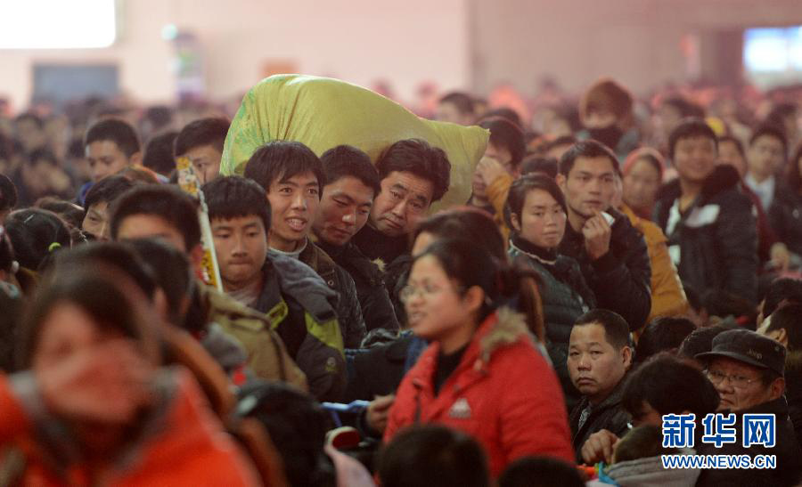 За 40 дней действия особого транспортного режима в связи с наступлением китайского Нового года общий пассажирооборот в стране превысит 3,4 млрд человеко- раз (15)