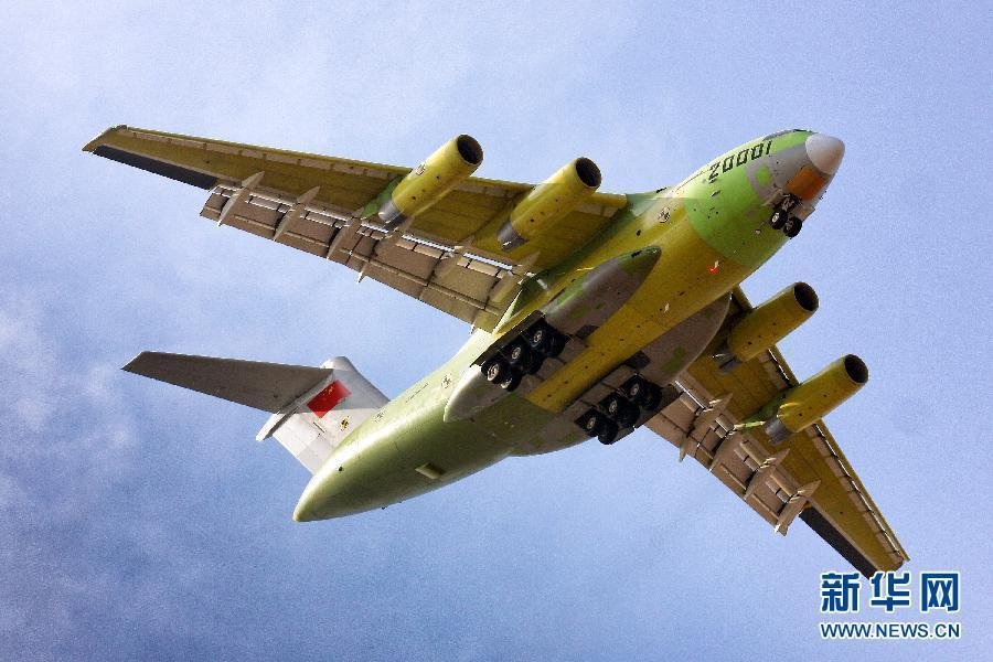 В Китае успешно прошел первый пробный полет тяжелого транспортного самолета "Юнь-20" (2)