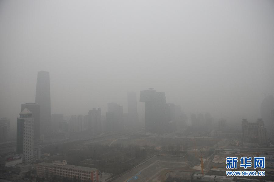 Пекин в четвертый раз за месяц окутала пыльная мгла (14)