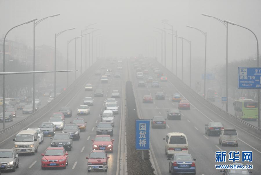 Пекин в четвертый раз за месяц окутала пыльная мгла (25)