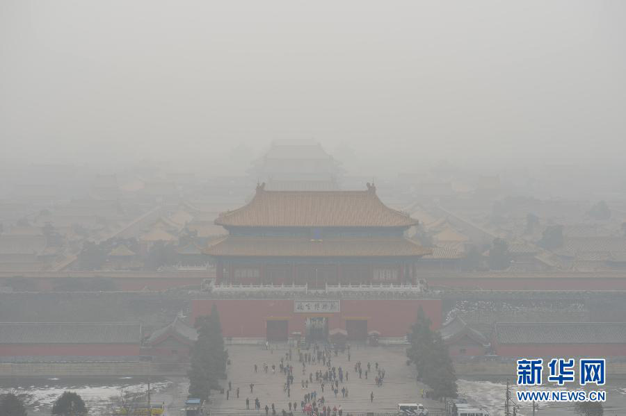 Пекин в четвертый раз за месяц окутала пыльная мгла (12)