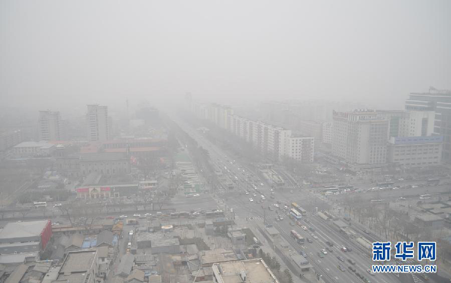Пекин в четвертый раз за месяц окутала пыльная мгла (15)