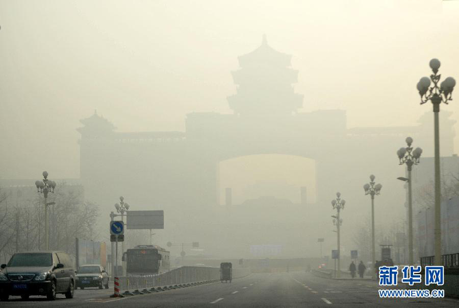 Пекин в четвертый раз за месяц окутала пыльная мгла (9)
