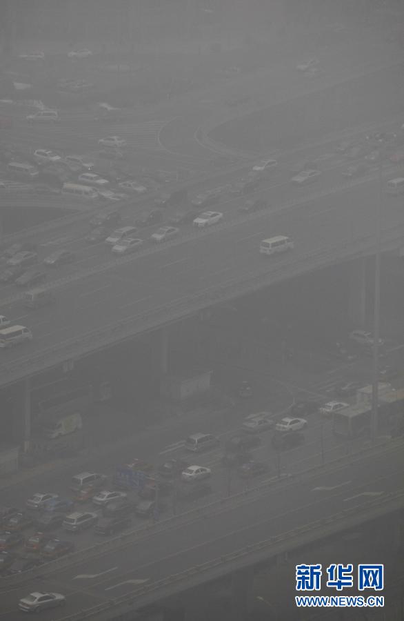 Пекин в четвертый раз за месяц окутала пыльная мгла (8)