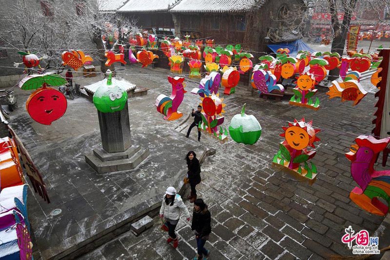 Разнообразные фонари в честь праздника Весны в древнем городке Чжоуцунь (3)