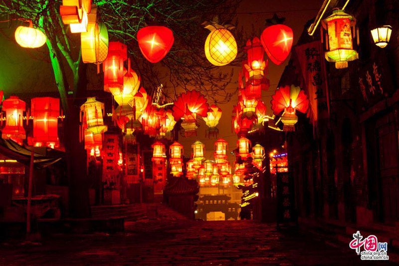 Разнообразные фонари в честь праздника Весны в древнем городке Чжоуцунь (6)