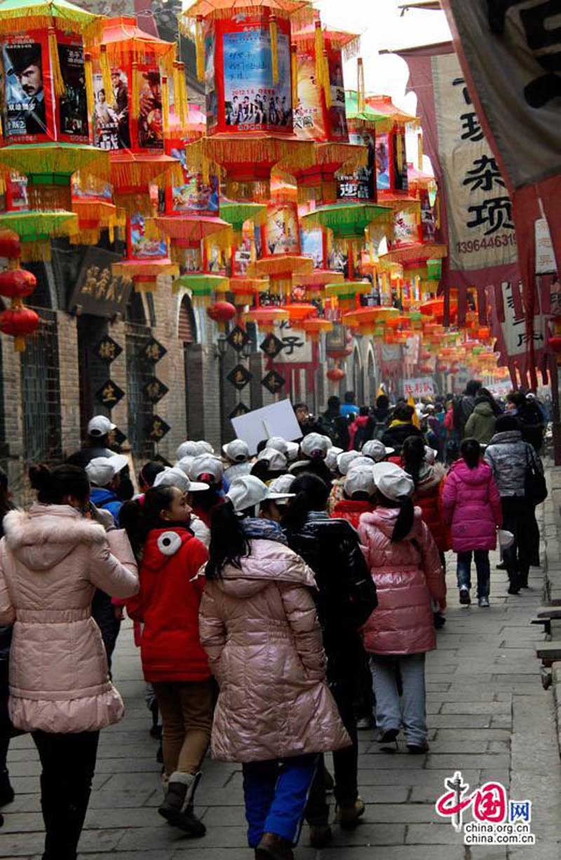 Разнообразные фонари в честь праздника Весны в древнем городке Чжоуцунь (9)