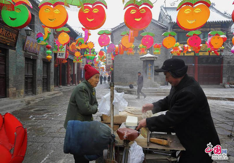 Разнообразные фонари в честь праздника Весны в древнем городке Чжоуцунь (4)