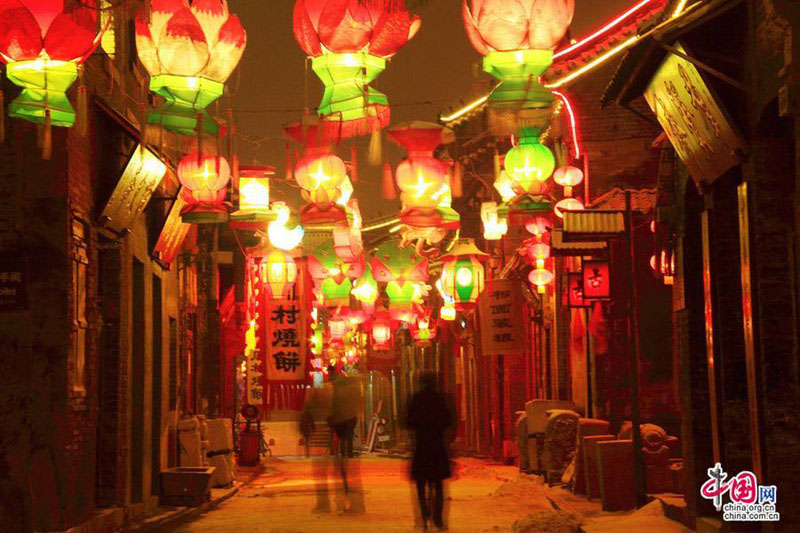 Разнообразные фонари в честь праздника Весны в древнем городке Чжоуцунь (7)