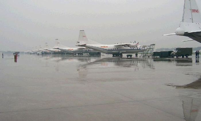 Группа военно-транспортных самолетов "Юнь-8" ВВС Китая