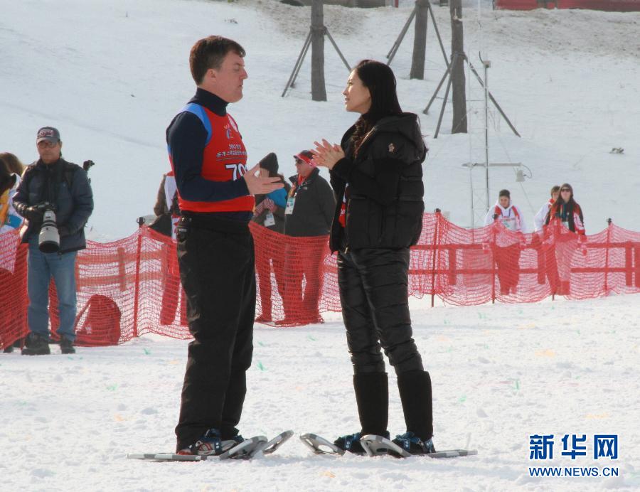 Яо Мин и Чжан Цзыи познакомились со спортсменами Специальных Зимних Олимпийских Игр (3)