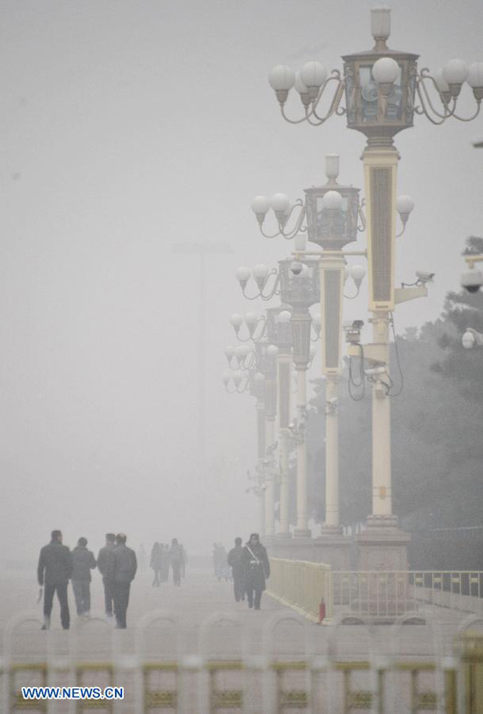 Центральные и восточные районы Китая охвачены густым туманом и смогом (8)