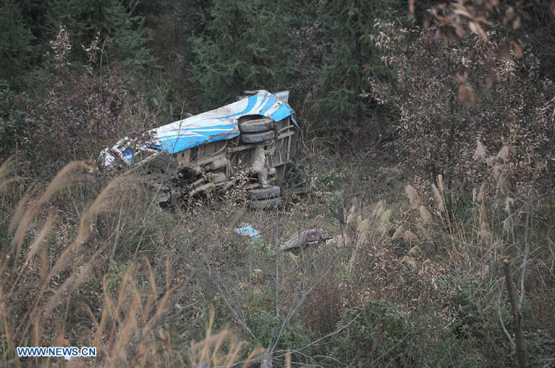 12 человек погибли при падении автобуса в уезде Цунцзян провинции Гуйчжоу