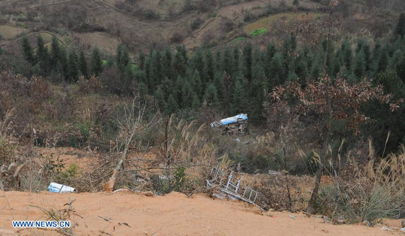12 человек погибли при падении автобуса в уезде Цунцзян провинции Гуйчжоу (2)