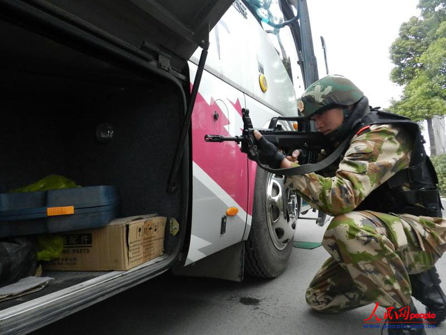 Военная полиция провинции Аньхуэй провела противоугонные учения для общественного транспорта (13)