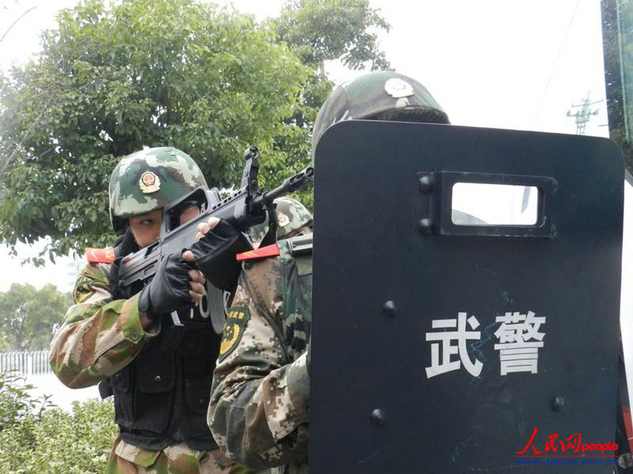 Военная полиция провинции Аньхуэй провела противоугонные учения для общественного транспорта (7)