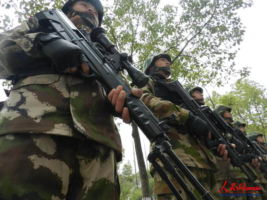 Военная полиция провинции Аньхуэй провела противоугонные учения для общественного транспорта (11)