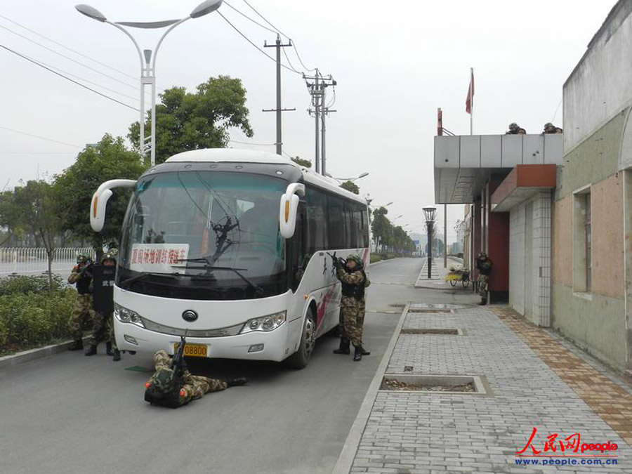 Военная полиция провинции Аньхуэй провела противоугонные учения для общественного транспорта (15)
