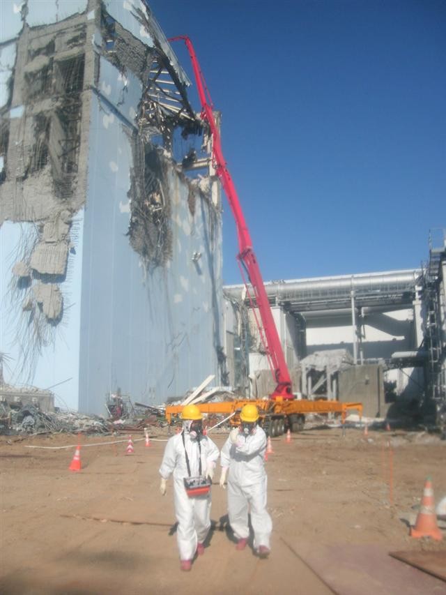 Японские СМИ обнародовали фотографии аварии на «Фукусима» (8)
